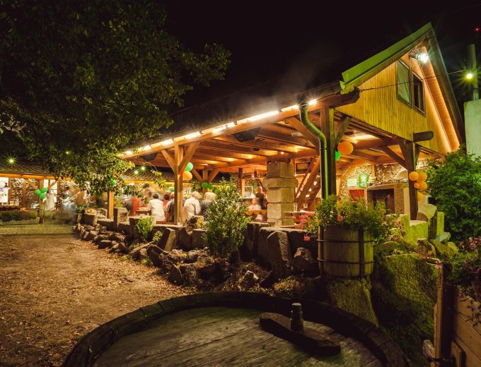 Příjemná večerní atmosféra v penzionu Kamínek v Nových Hradech